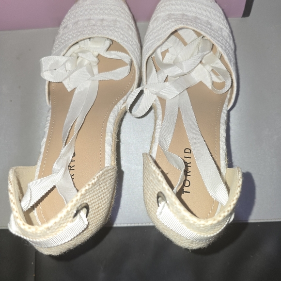 Torrid white/tan Wedge, size 9ww - Picture 7 of 7